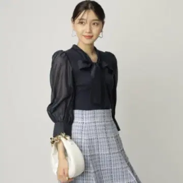 JUSGLITTY 저스길리티 8부 보타이 블라우스 블랙