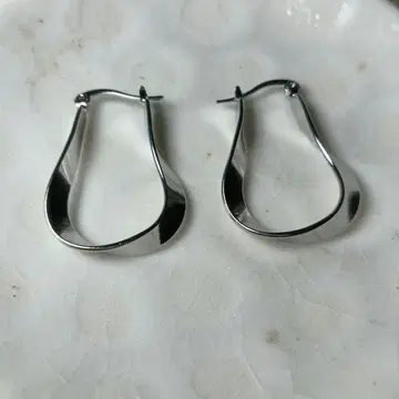 실버 후프형 귀걸이