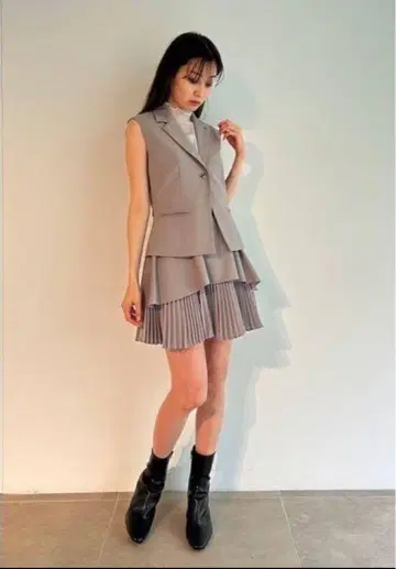 스나이델 베스트 탑 오버 랩 미니 스커트 플리츠