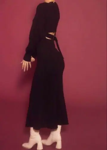 카르나무르 백 오픈 머메이드 원피스 블랙