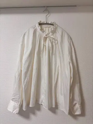 Ballsey 프릴이 달린 화이트 셔츠 블라우스 긴팔 S 사이즈