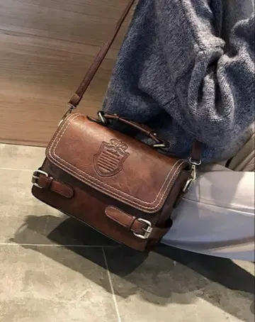 브라운 가죽 메신저 백