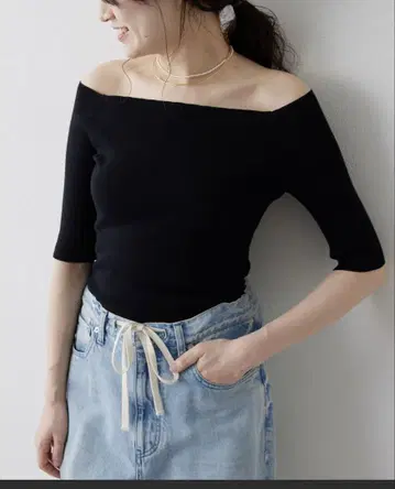 Whim Gazette 오프숄더 블랙 오분 소매 상의 완판템