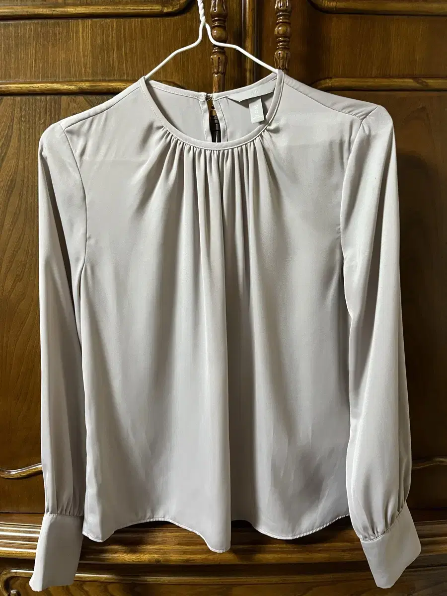 (Like New) H&M Blouse XS size