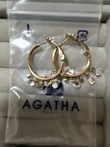 AGATHA 후프 귀걸이 크리스탈