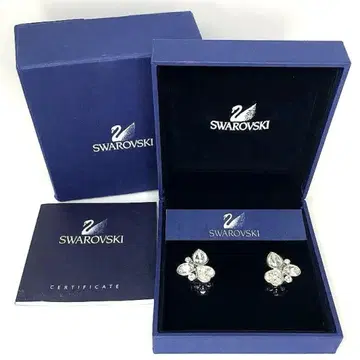 SWAROVSKI 스와로브스키 크리스탈 플라워 귀찌