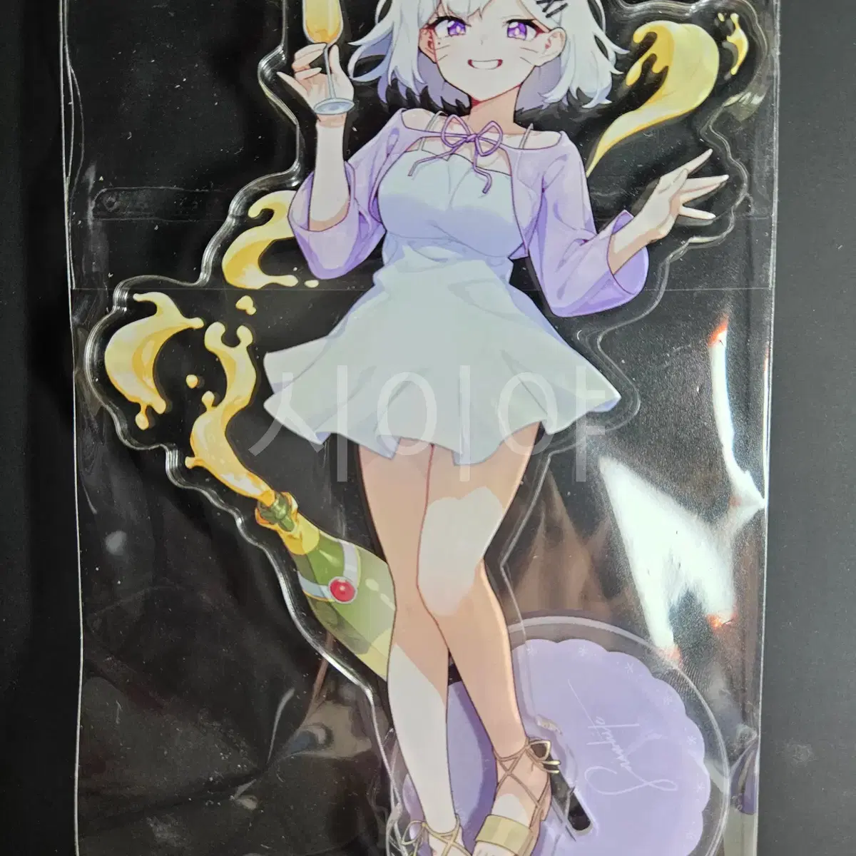 Pixel White Acrylic Stand A [Basic Outfit] #픽셀,#설백,#스트리머설백,#아크릴스탠드 on  Bunjang Global Site.