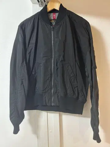 MA-1 스타일 블랙 자켓