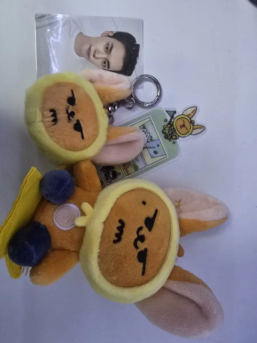 Same-day Delivery) Yeonjun Poca + Hwang Chun-i Keyring + Fei Keyring + Bookmark