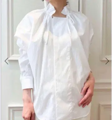 맥피 새상품급! 코튼 브로드 프릴 칼라 블라우스