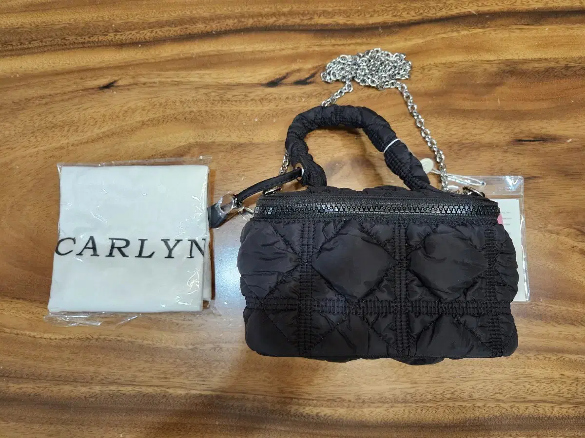 Carlyn Chain Crossbody Bag (New)