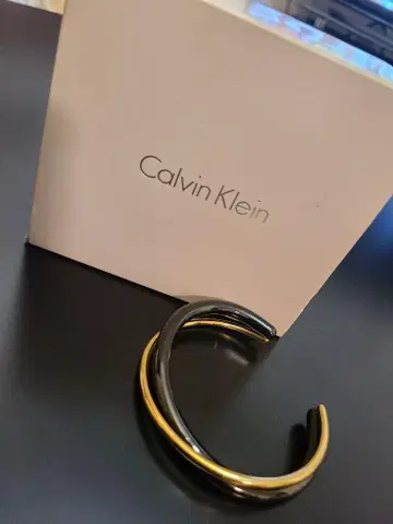 CALVIN KLEIN 뱅글