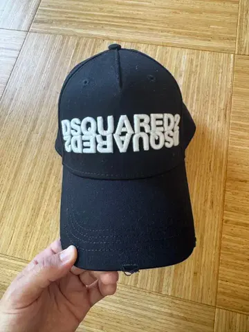 디스퀘어드 캡
