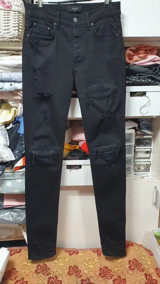 정품 )아미리. 블랙디스진.  데님 바지:  더는. 가격 안내려요