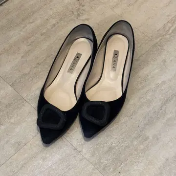 다이애나 블랙 스웨이드 스퀘어토 펌프스