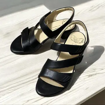 새상품급 블랙 샌들 23.5cm 청키힐 천연 가죽 일본제
