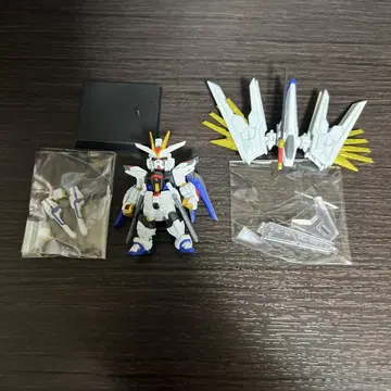 FW GUNDAM CONVERGE 마이티 스트라이크 프리덤 건담