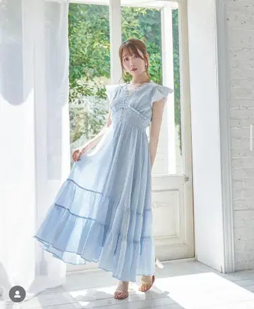 로제 뮤즈 Raffle tiered resort dress