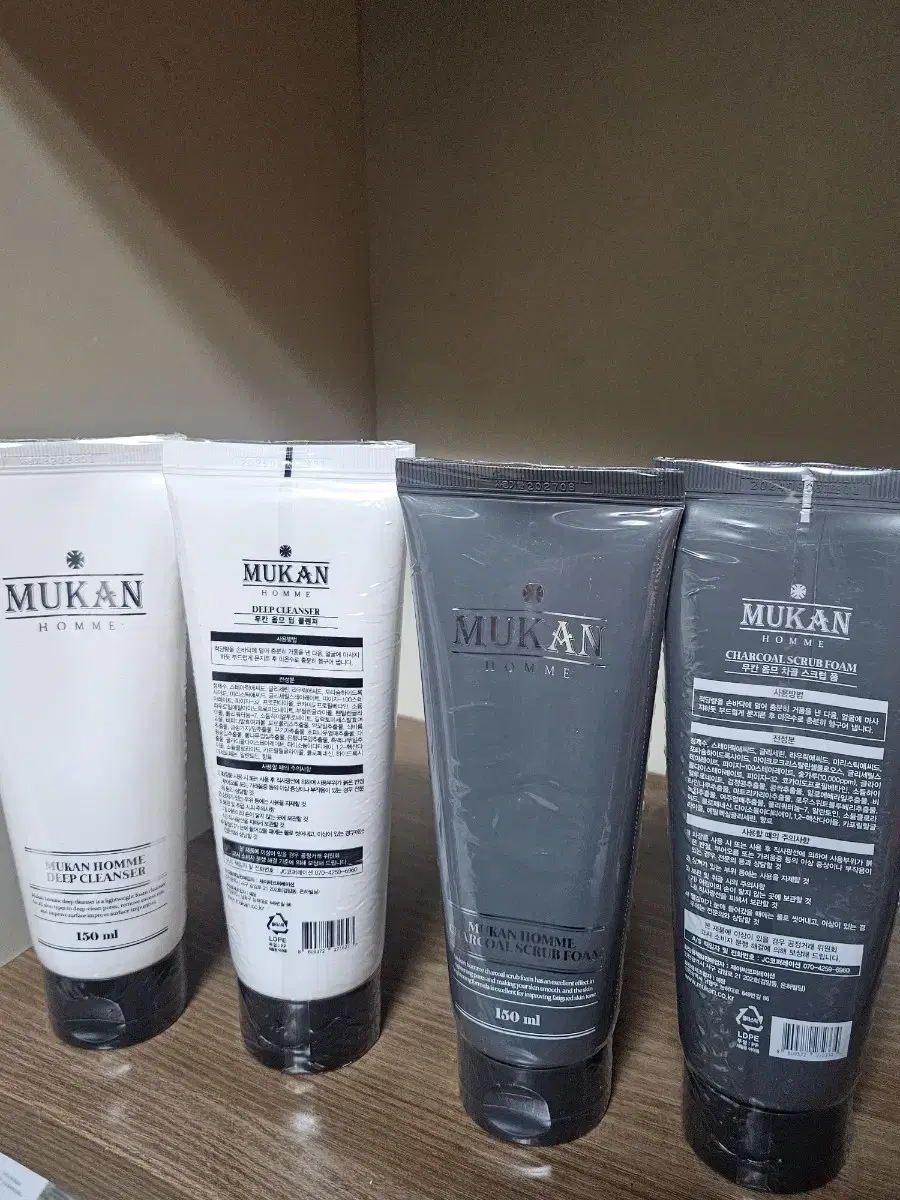 Mukan Homme Charcoal Scrub Foam Homme Deep Cleanser, 4 items