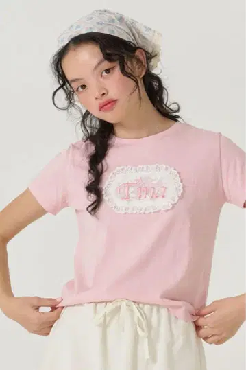Tina 자수 컴팩트 티셔츠 TINA: JOJUN