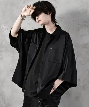 ADRER 폴리 새틴 드레이프 돌먼 셔츠
