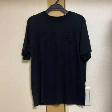 HANAEMORI CELFORD 블랙 티셔츠