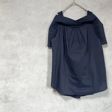 언타이틀 오프숄더 풀오버 블라우스 오픈 숄더 네이비 컬러 봄/여름 개더