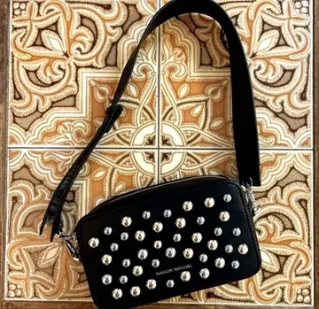 새상품급 Grommet Mini Bag 그로밋 미니 스터드 숄더백
