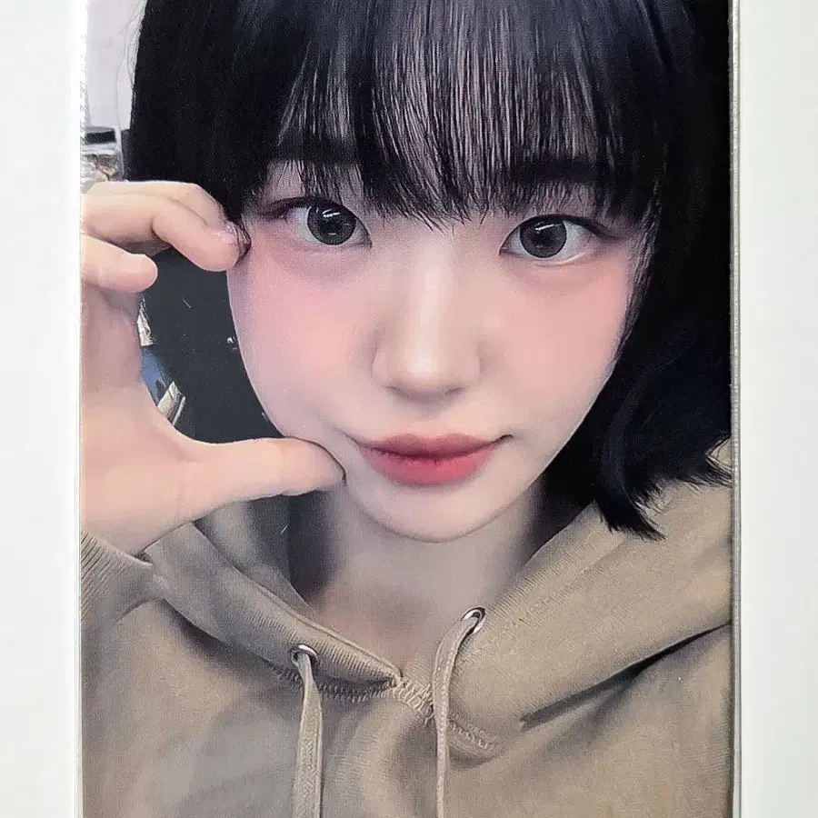 QWER Chodan unreleased photocard on Bunjang Global Site.