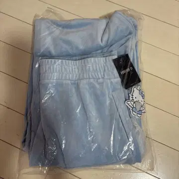 Forever21 HelloKitty BLUE ANGEL 벨로아 팬츠