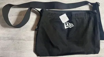 New Era 블랙 숄더백