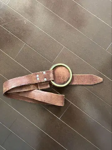 공유 정신 가죽 벨트