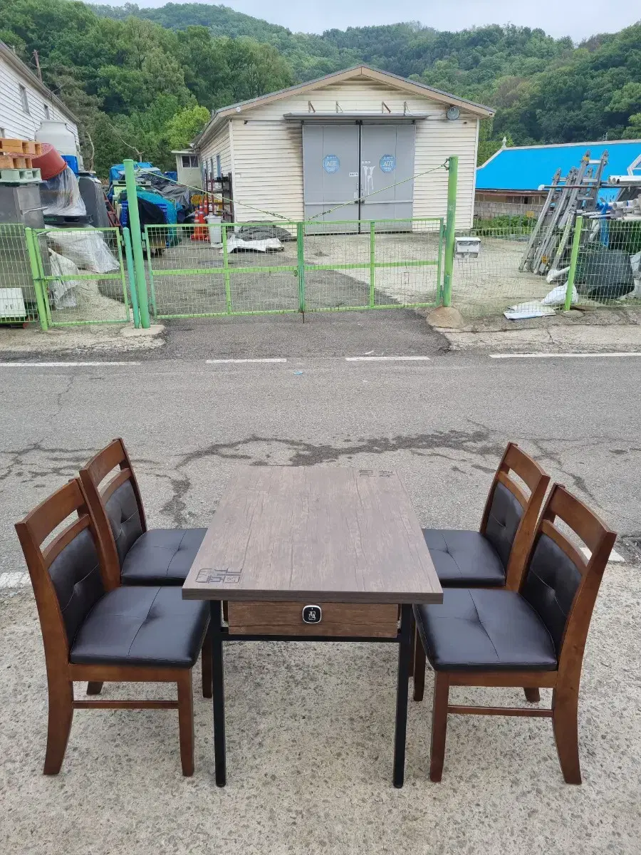 4-person luxury dining table chair set