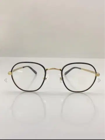 New man new. 블랙/골드 사각 안경