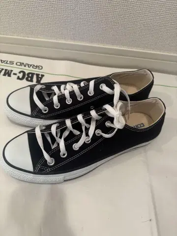 CONVERSE 블랙 스니커즈