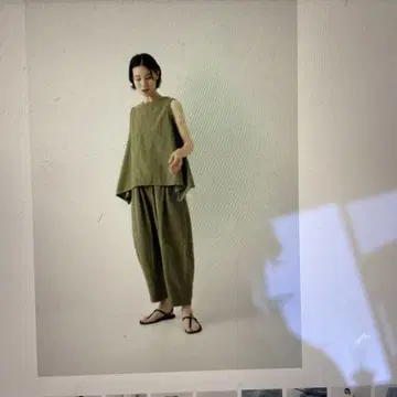 올리브 컬러 린넨 슬리브리스 셋업