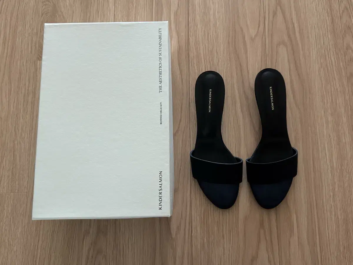 Kinder Salmon Moire Kitten Heels Black 230