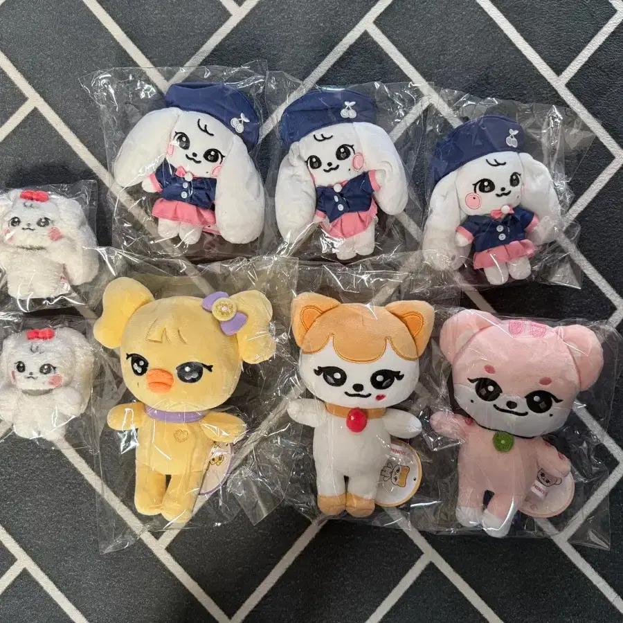 IVE MINIVE イソ ポップアップ スクール PLUSH キーリング ive minive