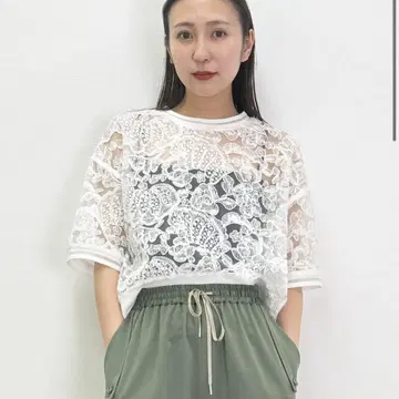 밀라노카 플라워 코드 자수 블라우스