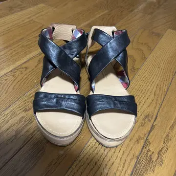 허시파피 백 리본 샌들