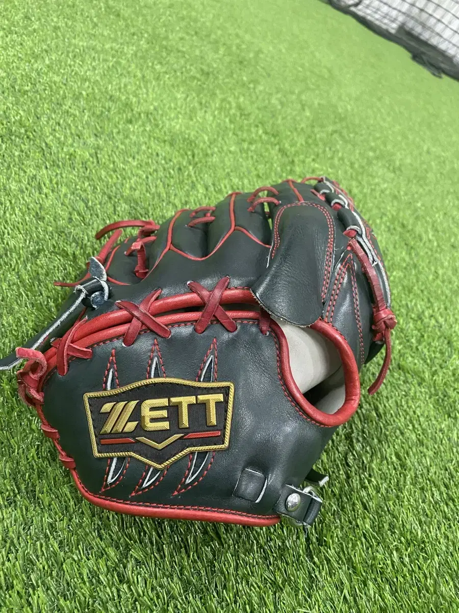 Zett Pitcher Glove