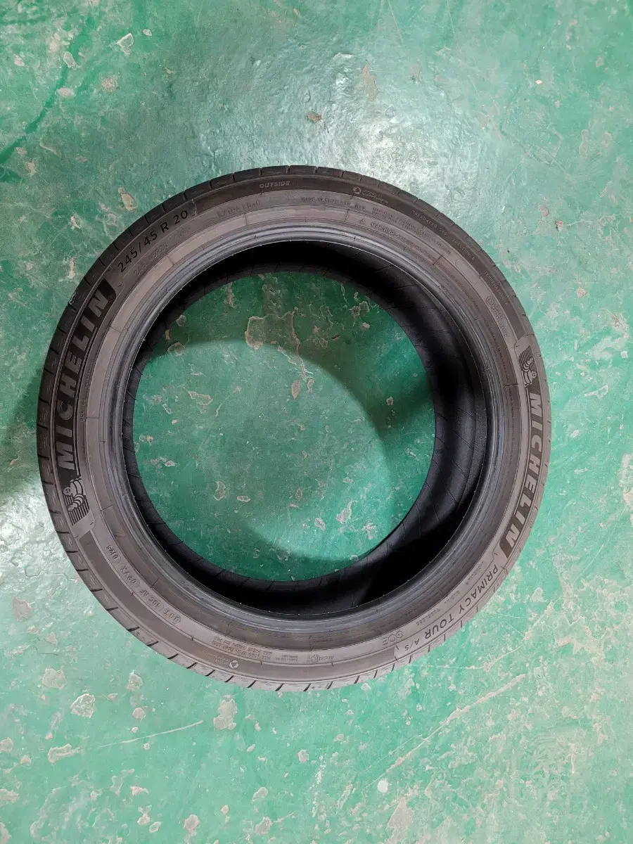 Selling one Michelin 245 / 45 / 20 tire.