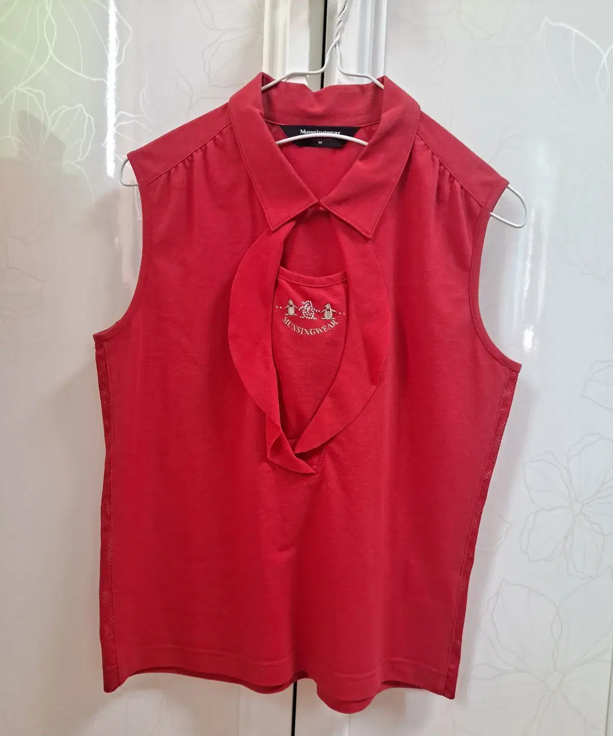Munsingwear Sleeveless.