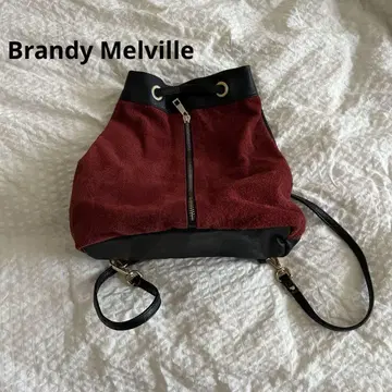 Brandy Melville 페이크 스웨이드 레드와 블랙 복조리 백팩