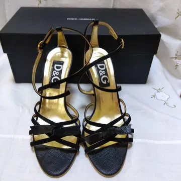 D&G 블랙 골드 스트랩 샌들