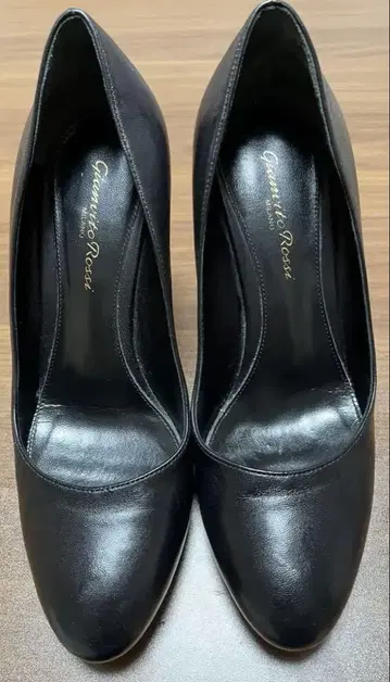 새상품급 GianvitoRossi 지안비토 로시 블랙 펌프스 23.5cm