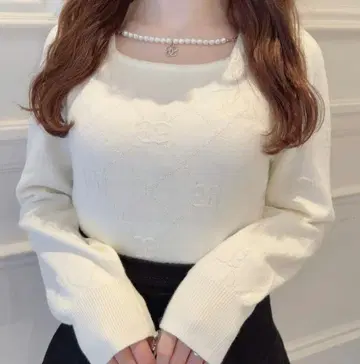 evelyn 로고 목걸이 니트