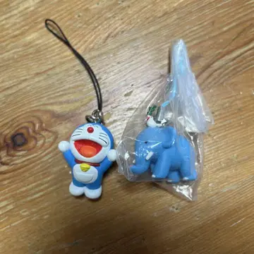 도라에몽 가챠가챠 스트랩과 코끼리 세트