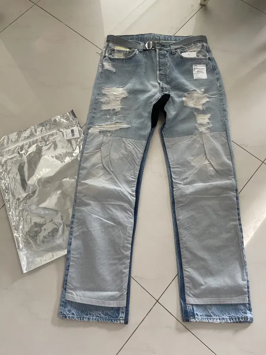 Levi's Satisfy 33