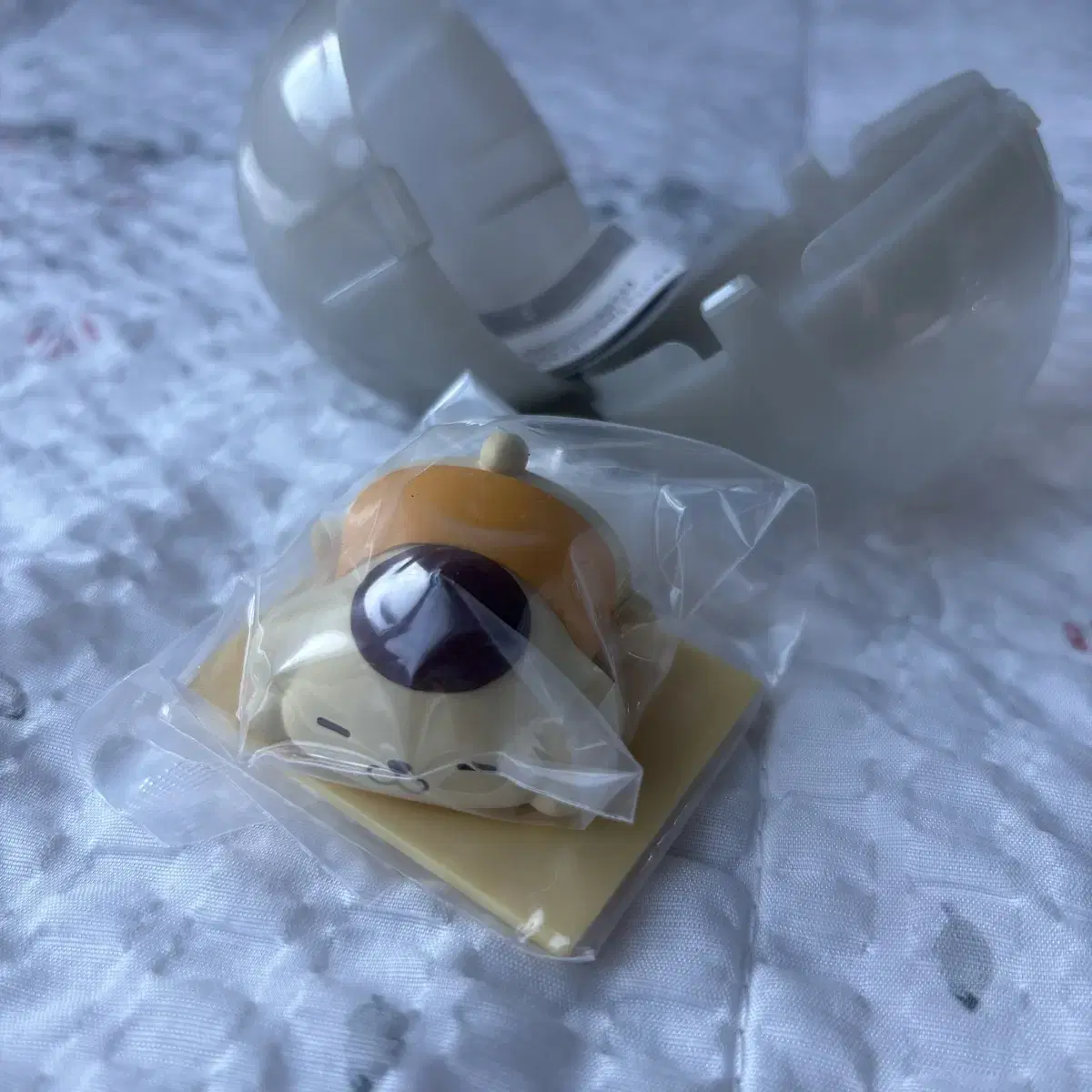 Pompompurin Yoga Gacha